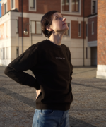 bluza-czarna-faith-lifestyle2.png
